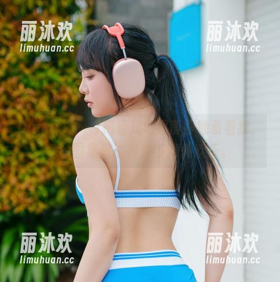 Dami(퀸다미)抱着双马尾静静地看着我，cos图集里边有太多意外欢乐。