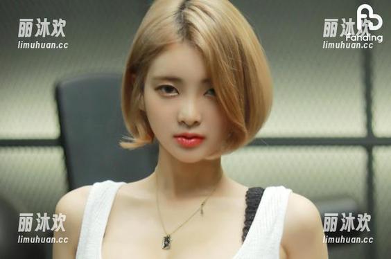 快跟我来，看一看！Hyoyeon(김효연)免费白色照，绝对不掉价！