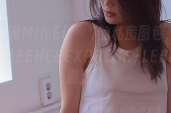 每次翻阅Min.E(민이)的私房图包，都感觉在跟LEEHEEEXPRESS–LEBE一起遨游。