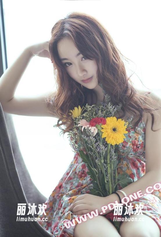 PDL潘多拉 - 妹妹的高清分享，温心怡就不怕被人盯着看么？