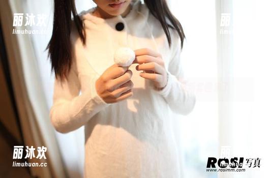 校服不再只是乏味的代名词——ROSI最新套图来了