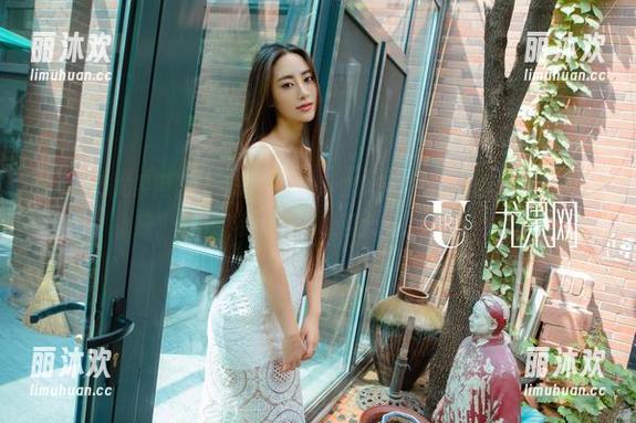 UGirls尤果网 - 高清图包中，乔依琳轻轻松松就管理着“御姐”气质，教你什么叫强大的存在感。