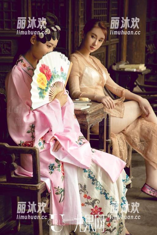 UGirls尤果网 - 王者归来：王语纯的奇葩旅拍合集，分享一些奇怪的自拍角度。