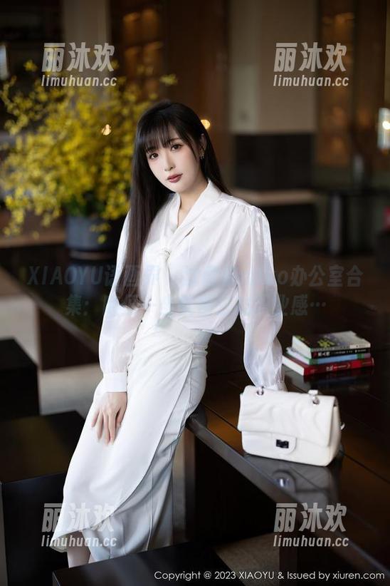 XIAOYU语画界 - 沈蜜桃miko办公室合集：随便一坐就褪去的职业感…