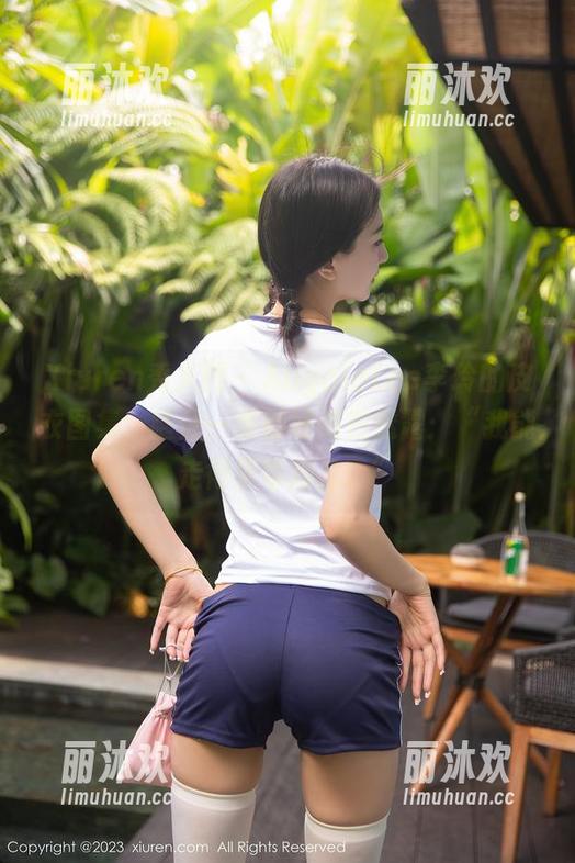 Xiuren秀人网 - AngelaLee李玲的皮衣图集，随便一张都好像在透露：“我能走得更带劲儿。”