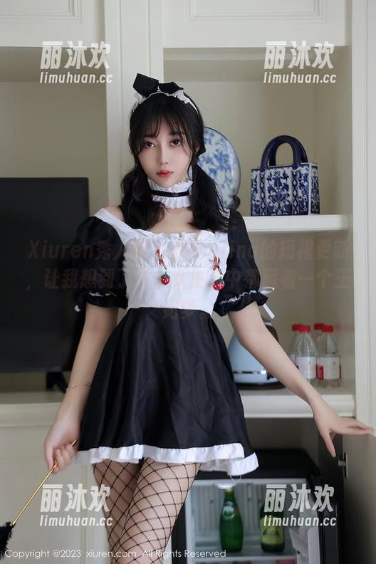 Xiuren秀人网 - 双笙Alina的短裙更新，让我想到了每个女生心中都藏着一个王妃梦。