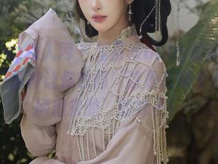 Xiuren秀人网 - 周慕汐baby的高清写真——那种让你想问‘这是在哪个漫画里摘出来的’的妹子！