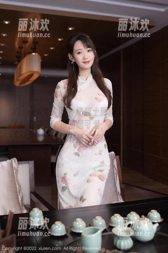 Xiuren秀人网 - 奶瓶土肥圆又来玩旗袍了！老样子，原图超可爱，随便更新一下总有新花样。