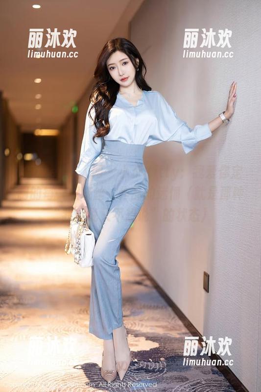 Xiuren秀人网 - 小夕Kitty：我爱你定制的每一根灰丝，作品的迷惘（就是那种“我想说又不想说”的状态）