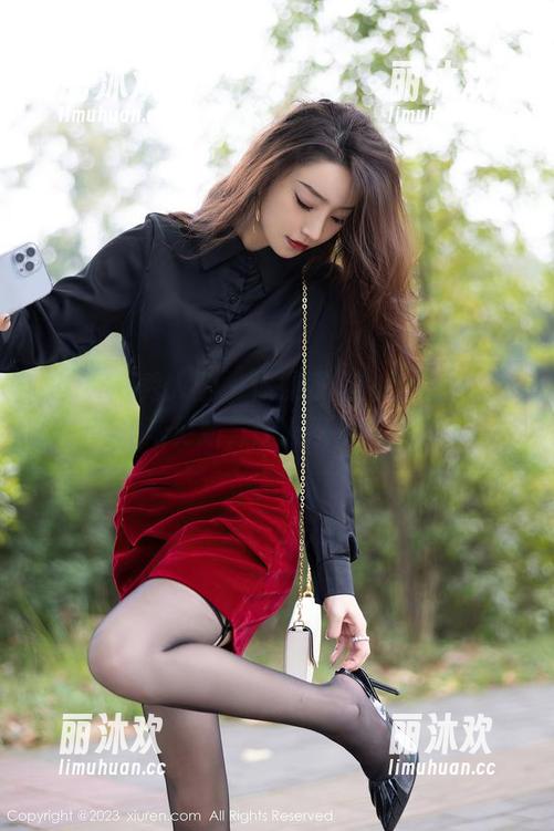 Xiuren秀人网 - 体操服里的小肉肉咪，翻滚更新，让人忍俊不禁！