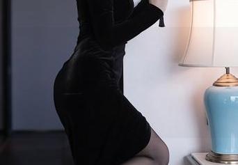 Xiuren秀人网 - 棉袜搭配李可儿的灵气，连作品集都是一场别致的视觉旅行，快下载哦！