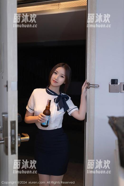 Xiuren秀人网 - 王曼柔的双人奇遇，原图与壁纸交友，谁说不可？