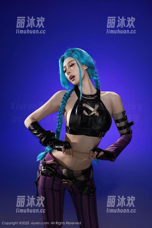 Xiuren秀人网 - 无圣光的陈念灵Vickyao，释放修女气场的那一刻，套图成型