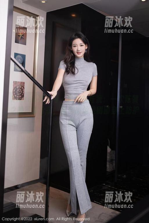 Xiuren秀人网 - 白衬衫与我：一次陈赞之的写真分享，自信得像是刚刚穿上防护服！