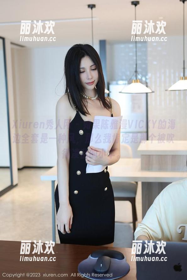 Xiuren秀人网 - 如果陈雅漫VICKY的海边全套是一种风，那么我肯定是那个被吹得凌乱的小伞。