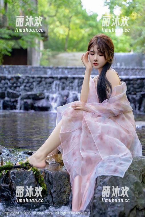 Xiuren秀人网 - 雨夕cy的网盘放大招：礼服到底有多好看呢？自买自夸一下。