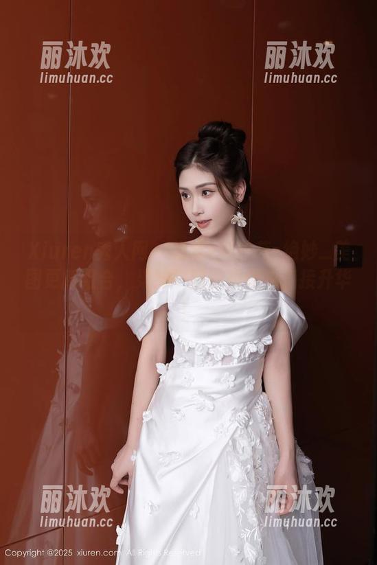 Xiuren秀人网 - 眼镜+黄歆苑=绝妙_美图更新组合，果然一副好眼镜能直接升华！