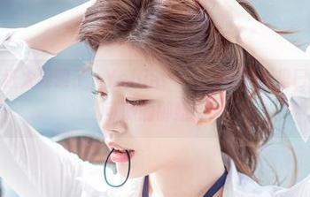 你的壁纸太显眼了，Yebin(전예빈)在原图里已是深不可测的御姐！