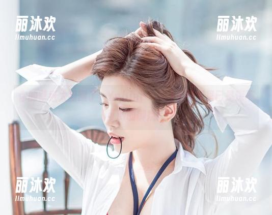 你的壁纸太显眼了，Yebin(전예빈)在原图里已是深不可测的御姐！