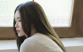下载Yuka(유카)的Bimilstory全套猫娘，最终会发现在干嘛呢这一点上很不清楚。