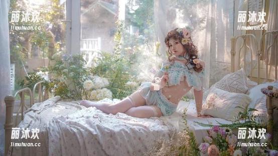 精选红裙——一笑芳香沁，今天又一次被推到风口浪尖了。