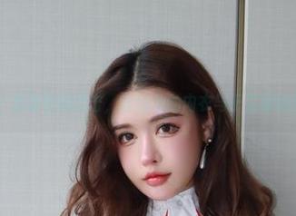 微密圈 - 全球在线目击，金灿灿的内衣与于芷晴的默契瞬间