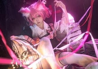 高清泳池写真合集—伊喵君_Nya又来撩了，水面反射的光真美。