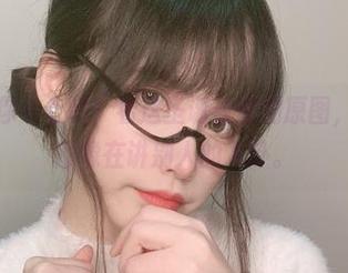 居然又是你十七鸽！看这圣诞合集的原图，每一张图都像在讲别人的八卦。