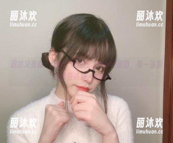 居然又是你十七鸽！看这圣诞合集的原图，每一张图都像在讲别人的八卦。