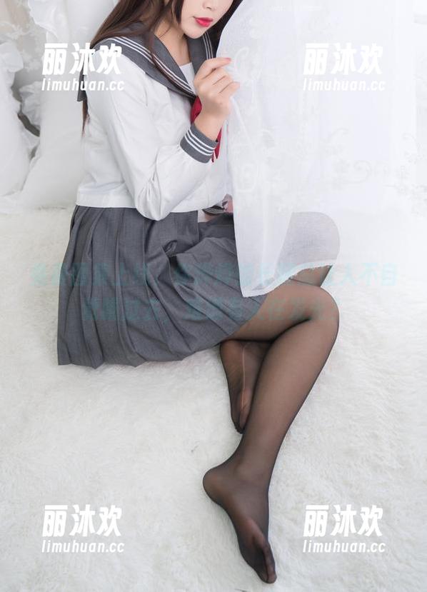 免费图集上线，你烨烨的长腿总让人不自觉瞄过去，难道有人在发光？