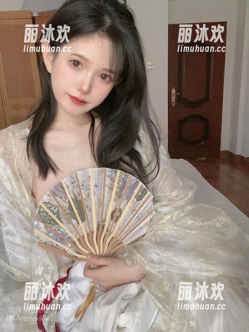 倦倦喵的黑丝套图精选，啧啧，这种姿态太能激发想象力了吧？