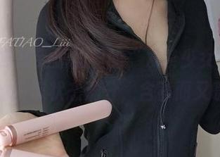 把你我撩拨到原图里的“发条少女yoki”，黑丝吊带状态满分，含蓄而又暧昧。