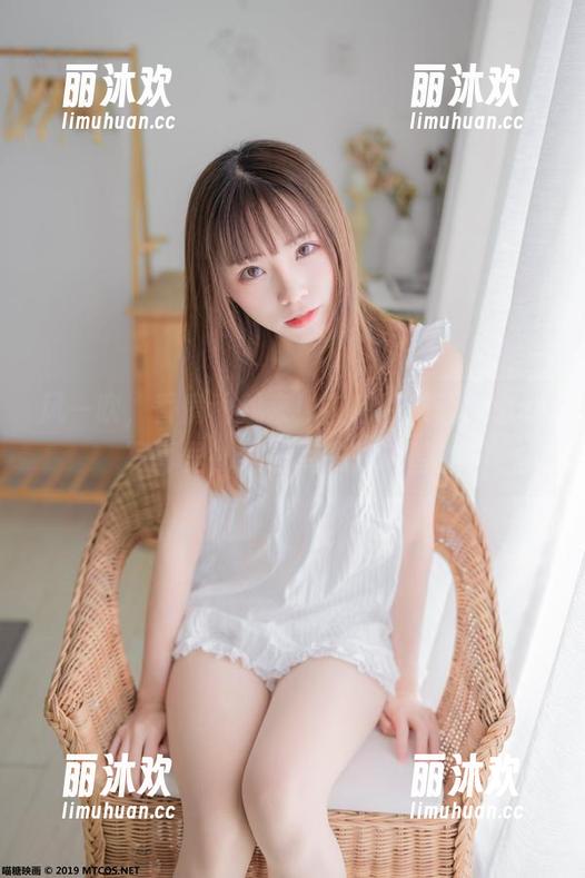 风一吹，香肩动起来！在喵糖映画的最新写真里，我差点失去理智！