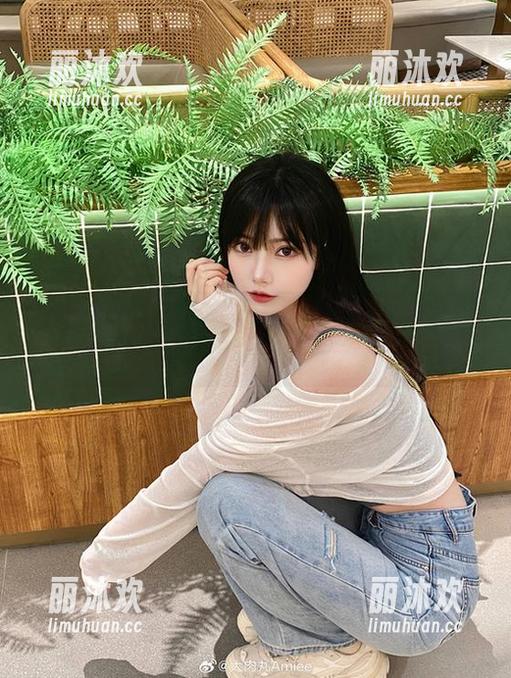 校服万岁！和大肉丸Amiee共享免费的下载乐趣！