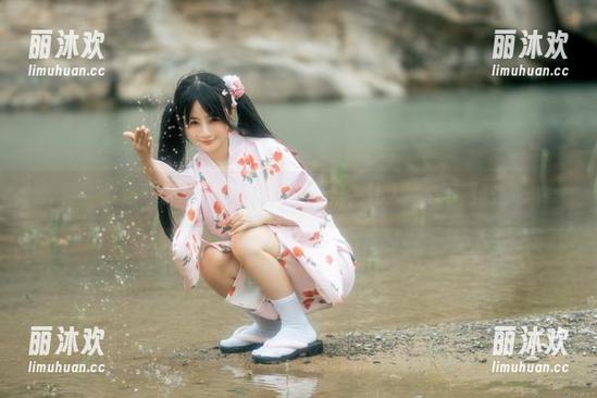 就这可爱，失眠小宁的写真集，让人捧心下载吧