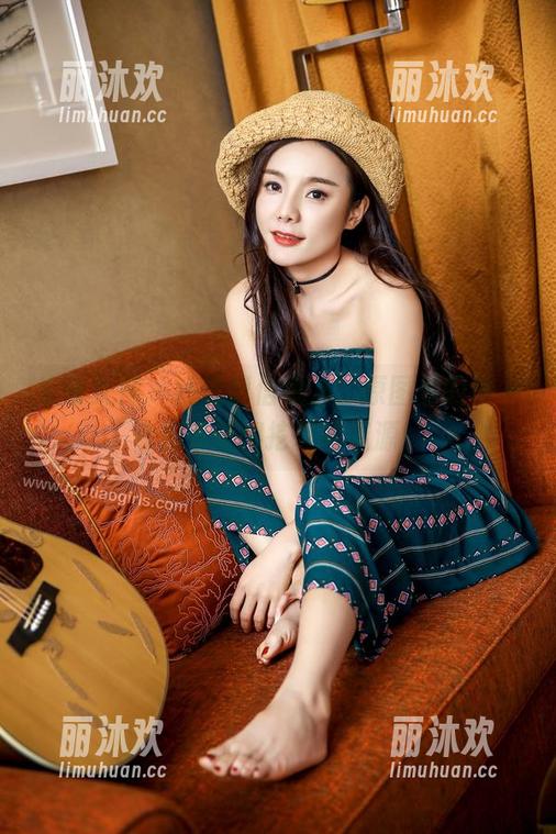 头条女神 - 短裤配信悦儿，原图里的每一寸都是值得挖掘的资源！