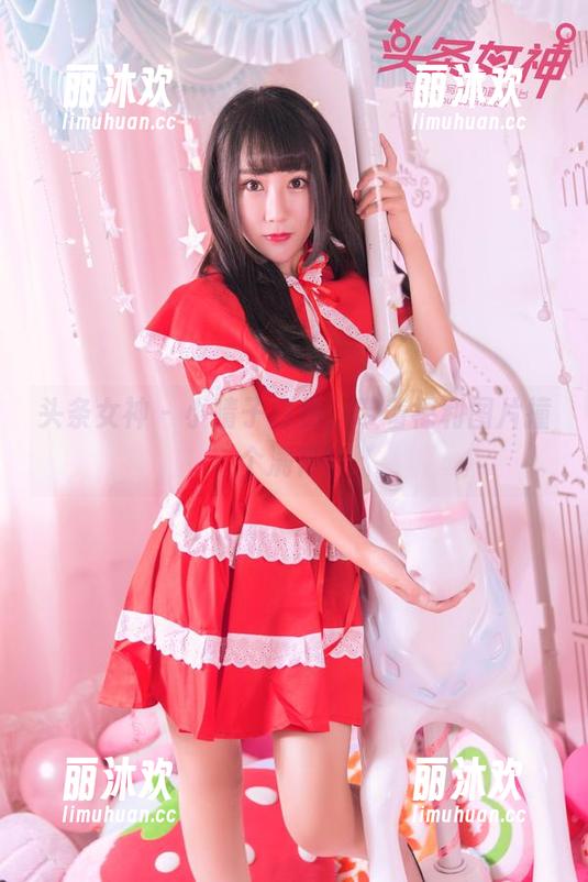 头条女神 - 小晴子白色，带着福利图片撞个满怀！