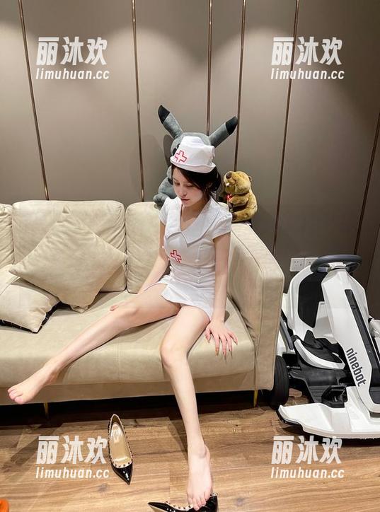 奔跑的晶骡儿 微密圈 - 奔跑的晶骡儿在办公室里的私拍,图包仿佛悄悄写下了自己的职场隐秘,咳,可能多了点新鲜感?