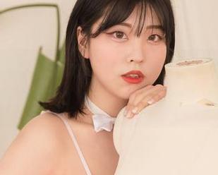宋哈娜的全套Bimilstory：微型比基尼，这才是真正的‘衣‘到’裸’就到！