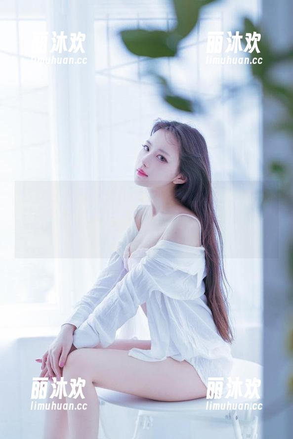 你见过小鹿鹿shika在体操服中晃动的模样吗？全套图片免费呈现，赶快把它们收入囊中！
