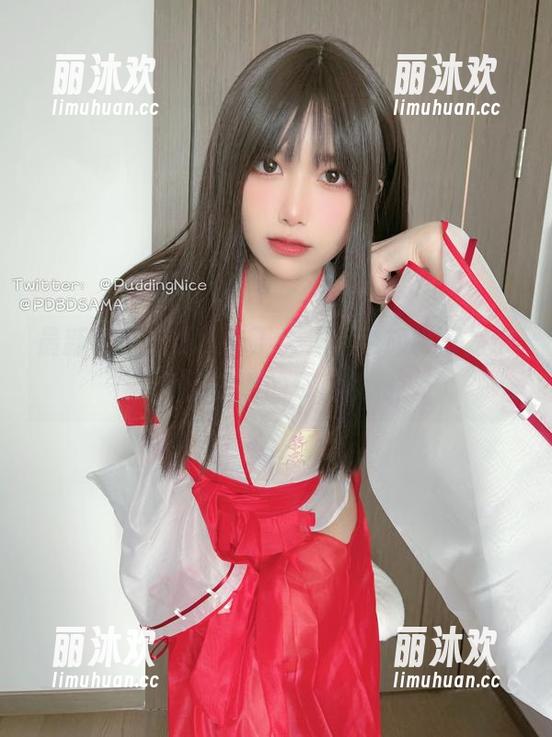 最新图库上线，布丁大法黑色旗袍可是带着点诙谐的那种优雅