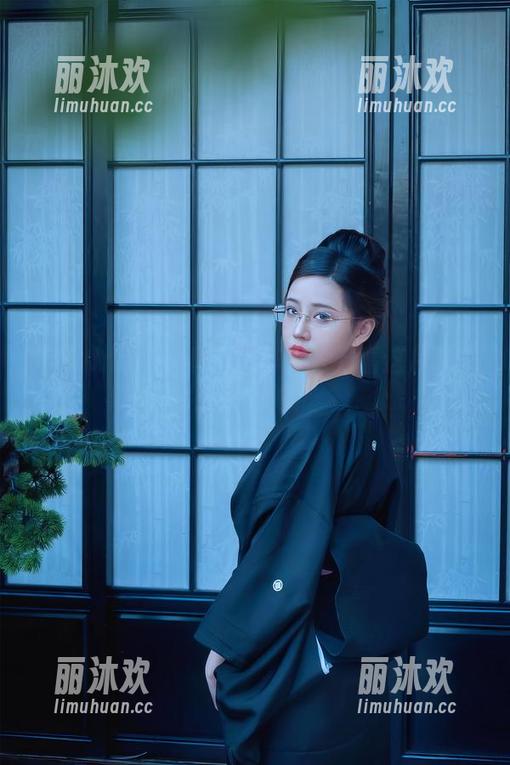年年Nnian写真会怎样？来看看这片叶红的戏谑吧！