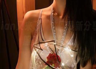 年年Nnian又来了，这回最新分享的水手服让人咋舌？