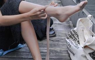 异思趣向 - 小婕的红色沙发私房：看这美图，不小心想多了呢