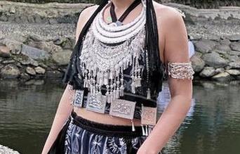 御子Yumiko旅拍写真集，走到哪儿都被风景和表情收服！