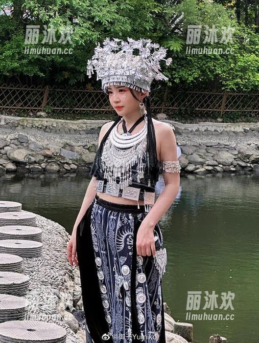 御子Yumiko旅拍写真集，走到哪儿都被风景和表情收服！