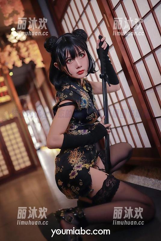 挂在网袜上的您的蛋蛋：写真原图乍现乐趣