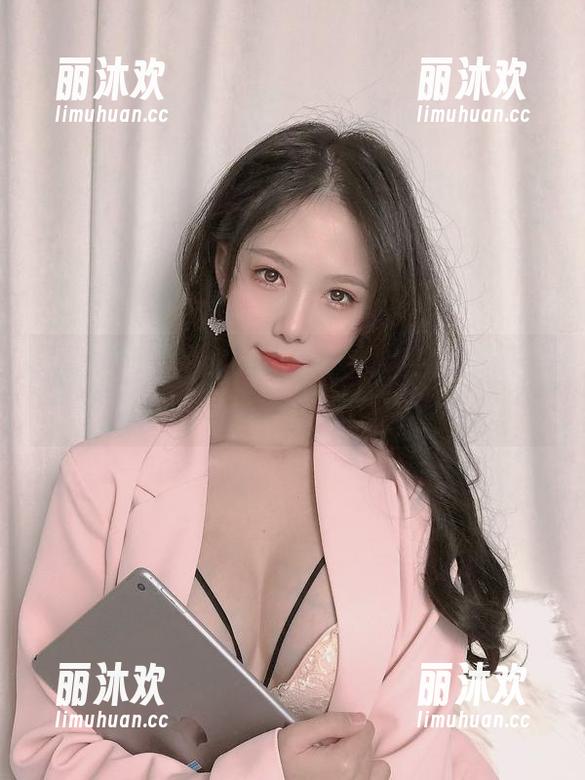 在抖娘利世的教室里，HD的每个角落都让人想多看几眼