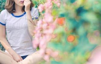 推女神 - 施忆佳Kitty酱的丝袜系列，免费图片简直想让人自己也梳个造型！