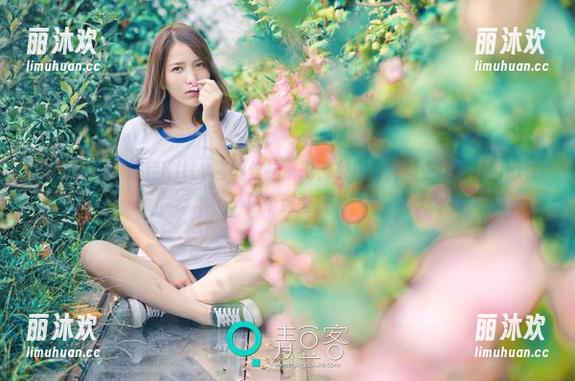 推女神 - 施忆佳Kitty酱的丝袜系列，免费图片简直想让人自己也梳个造型！